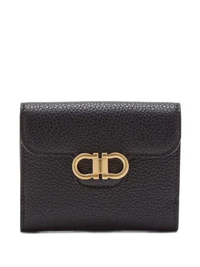 Ferragamo Gancini Grained Leather Compact Wallet In Black