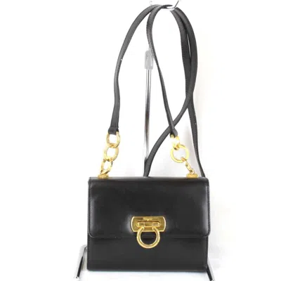Pre-owned Ferragamo Gancini Leather Shoulder Bag () In Black