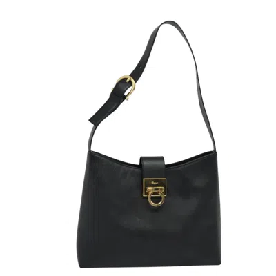 Pre-owned Ferragamo Gancini Leather Shoulder Bag () In Black