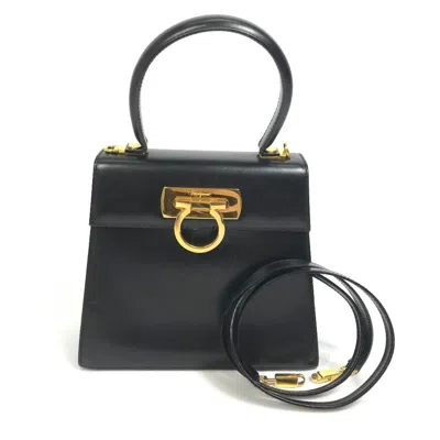 Pre-owned Ferragamo Gancini Leather Shoulder Bag () In Black