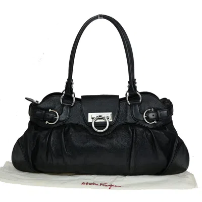Pre-owned Ferragamo Gancini Leather Shoulder Bag () In Black