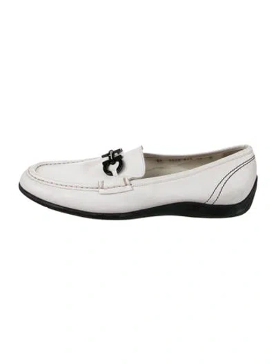Pre-owned Ferragamo Gancini Logo Leather Loafers In White