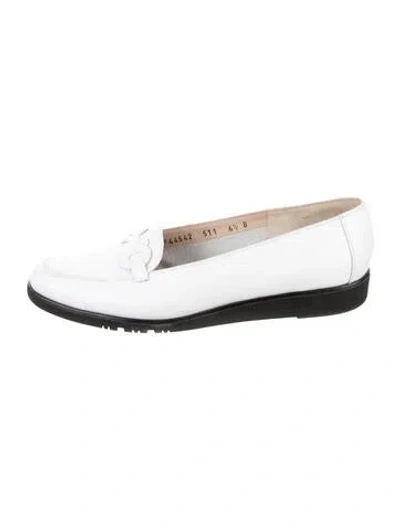 Pre-owned Ferragamo Gancini Logo Leather Loafers In White