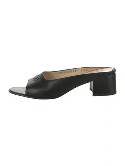 Pre-owned Ferragamo Gancini Logo Leather Mules In Black