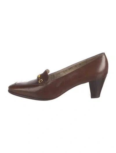 Pre-owned Ferragamo Gancini Logo Leather Pumps In Brown
