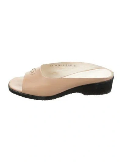 Pre-owned Ferragamo Gancini Logo Leather Slides In Neutrals