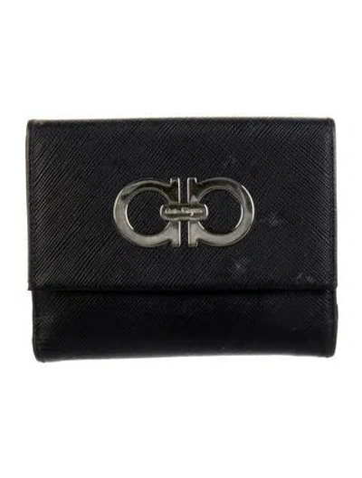 Pre-owned Ferragamo Gancini Logo Leather Wallet In Black