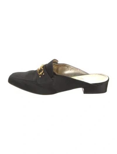 Pre-owned Ferragamo Gancini Logo Mules In Black