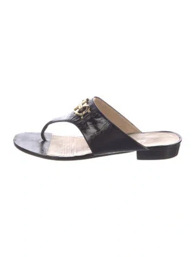 Pre-owned Ferragamo Gancini Logo Patent Leather Flip Flops In Black