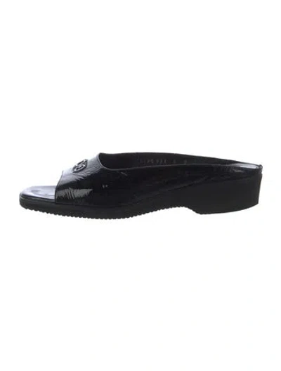 Pre-owned Ferragamo Gancini Logo Patent Leather Slides In Black