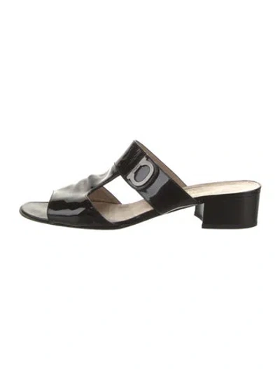 Pre-owned Ferragamo Gancini Logo Patent Leather Slides In Black/gold