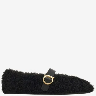 Ferragamo Gancini Ornamental Ballet Flats In Shearling In Black