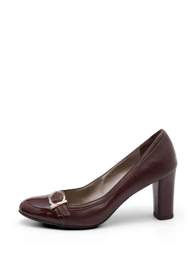 Pre-owned Ferragamo Gancini Patent-leather Heeled Pumps In Brown
