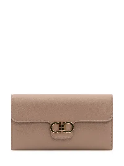 Ferragamo Gancini Pebbled-leather Wallet In Neutrals