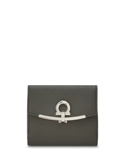 Ferragamo Gancini-plaque Leather Wallet In Green