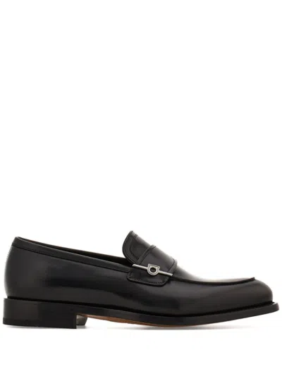 Ferragamo Gancini-plaque Loafers In Schwarz
