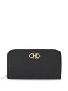 Ferragamo Gancini-plaque Zip-up Wallet In Black