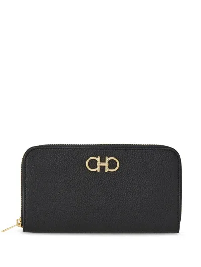Ferragamo Gancini-plaque Zip-up Wallet In Black
