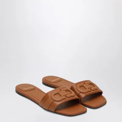 FERRAGAMO GANCINI SLIDE IN COGNAC LEATHER