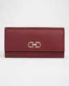 Ferragamo Gancino Flap Leather Wallet On Chain In Borgogna