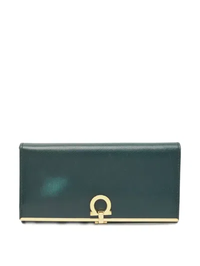 Pre-owned Ferragamo Gancio Leather Wallet In Green