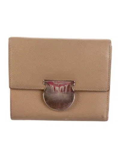 Pre-owned Ferragamo Gancio Logo Leather Continental Wallet In Neutrals