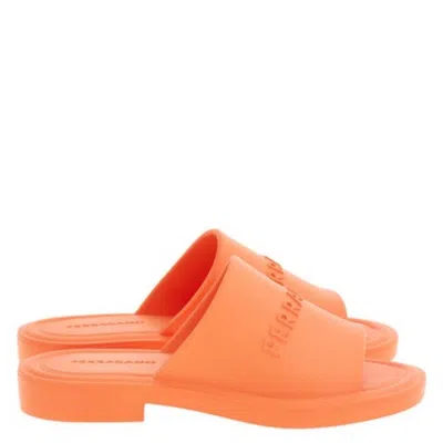 Ferragamo Giuneva Logo Embossed Slides In Orange