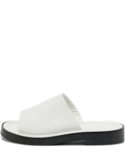 Pre-owned Ferragamo Giunone Leather Flat Sandals In White