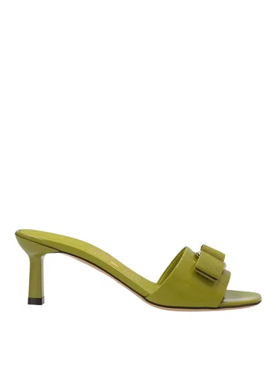 Ferragamo Glo 55 Vara Bow Patent Leather Mules In Green