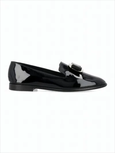 FERRAGAMO GLOSSY PATENT LEATHER LOW-HEELED PUMPS