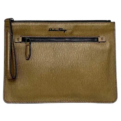 Pre-owned Ferragamo Gold Leather Clutch Bag Handbag ()