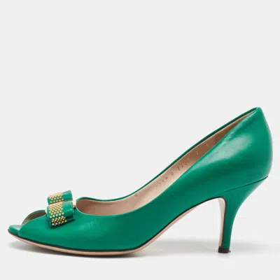 Pre-owned Ferragamo Green Leather Studded Vara Bow Peep Toe Pumps Size 37.5