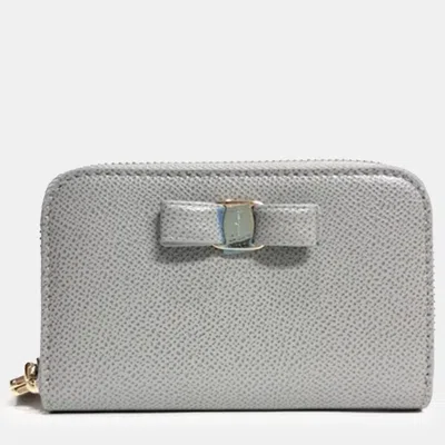 Pre-owned Ferragamo Grey Leather  Vara Card Wallet In Gray