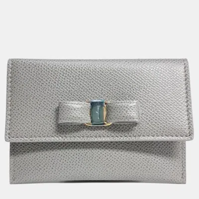 Pre-owned Ferragamo Grey Leather  Vara Card Wallet In Gray