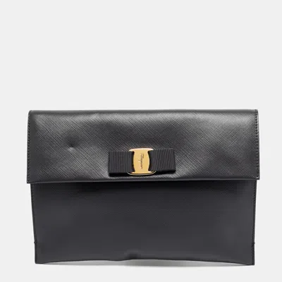 Ferragamo Grey Leather Vara Bow Flat Clutch In Black