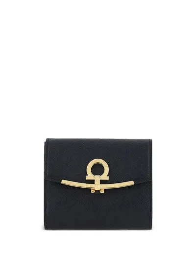 FERRAGAMO FERRAGAMO HAMMERED LEATHER GOLD GANCINI COMPACT WALLET