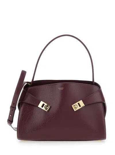 FERRAGAMO 'HUG' BORDEAUX SHOULDER BAG WITH LOGO PRINTED ON FRONT IN HAMMERED LEATHER WOMAN