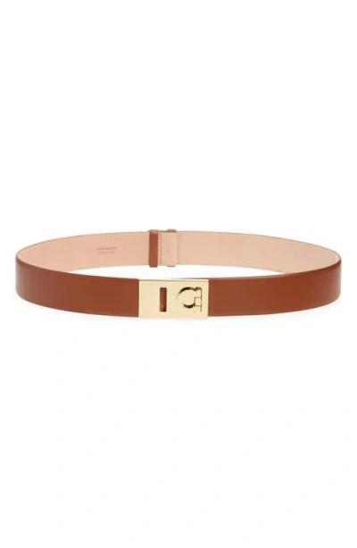 Ferragamo Hug Expandable Leather Belt In New Cognac/naturale