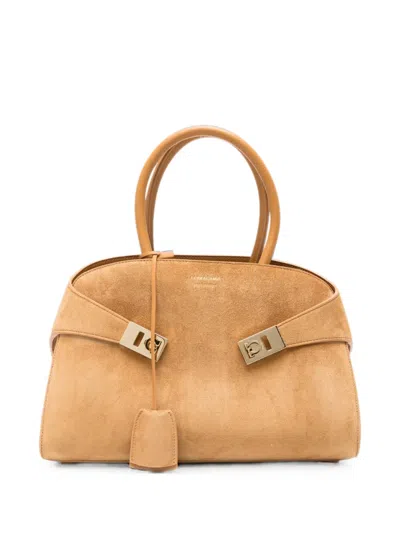 Ferragamo Hug Logo-detail Leather Tote Bag In Neutral