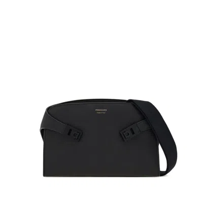 FERRAGAMO HUG MESSENGER BAG