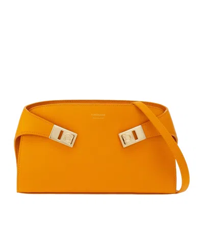 FERRAGAMO FERRAGAMO HUG ZIPPED CROSSBODY BAG