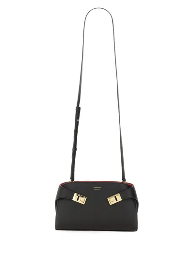 Ferragamo Hug Shoulder Bag In Nero Flame Red