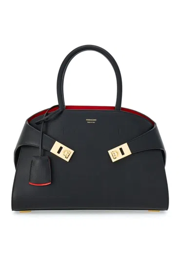 Ferragamo Hug Handbag In Negro