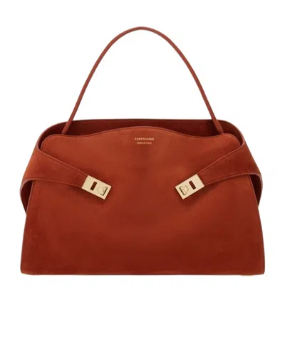 FERRAGAMO HUG SOFT BICOLOR SHOULDER BAG (L)