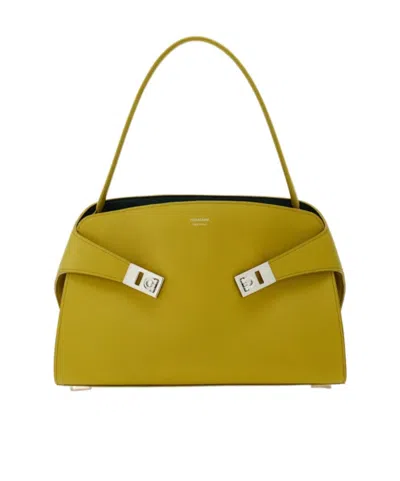 FERRAGAMO HUG SOFT BICOLOR SHOULDER BAG (M)