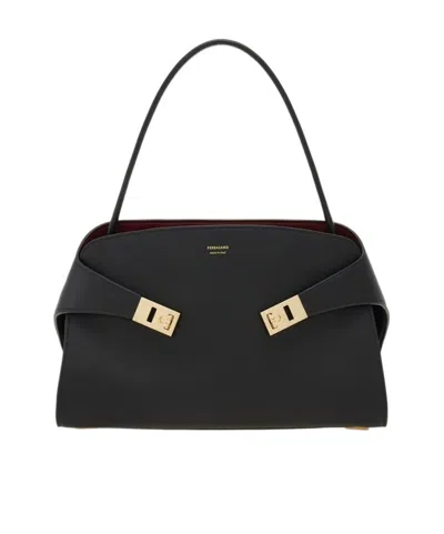 FERRAGAMO FERRAGAMO HUG ZIPPED SMALL SHOULDER BAG