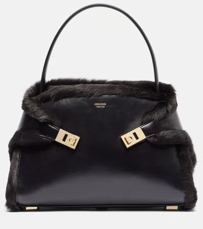 Ferragamo Hugh Medium Shearling-trimmed Leather Shoulder Bag In Black