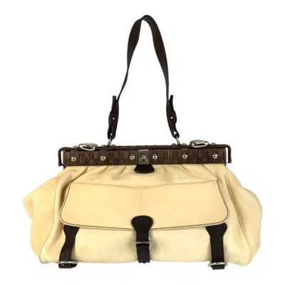 Pre-owned Ferragamo Ivory Leather Shoulder Bag ()