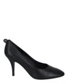 Ferragamo Pumps In Black Patent Leather In Black