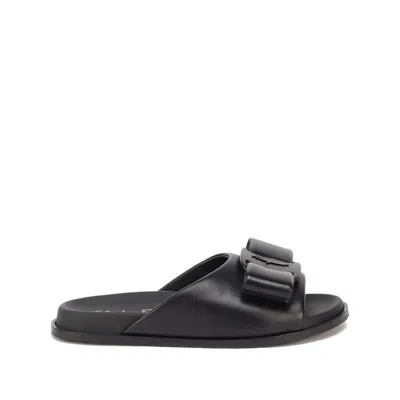Ferragamo Vara Bow Sandals In Black